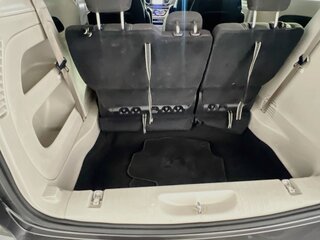 2023 Chrysler Voyager LX — photo 31