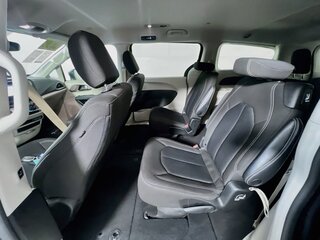 2023 Chrysler Voyager LX — photo 26
