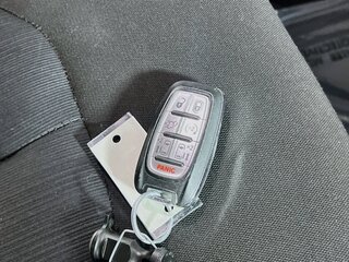 2023 Chrysler Voyager LX — photo 33