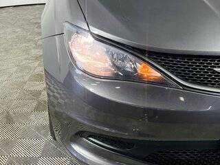 2023 Chrysler Voyager LX — photo 9