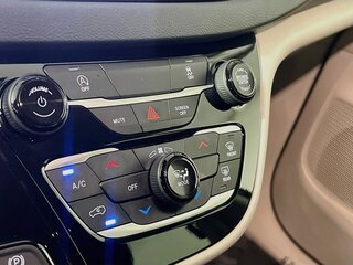2023 Chrysler Voyager LX — photo 23