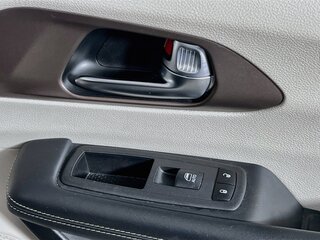 2023 Chrysler Voyager LX — photo 29