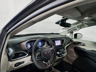 2023 Chrysler Voyager LX — photo 27