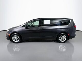 2023 Chrysler Voyager LX — photo 6