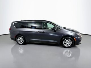 2023 Chrysler Voyager LX — photo 2