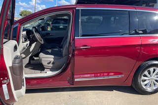2018 Chrysler Pacifica Touring Plus — photo 9