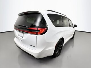 2025 Chrysler Pacifica Limited — photo 3