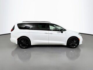 2025 Chrysler Pacifica Limited — photo 2