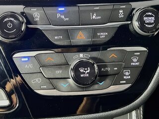 2025 Chrysler Pacifica Limited — photo 23