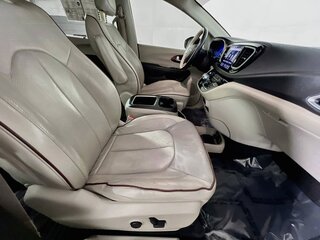 2020 Chrysler Pacifica Limited — photo 28