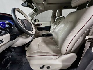 2020 Chrysler Pacifica Limited — photo 12