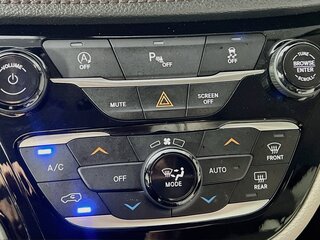 2020 Chrysler Pacifica Limited — photo 23