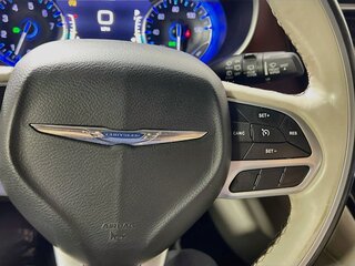 2020 Chrysler Pacifica Limited — photo 17