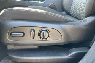 2020 Chevrolet Equinox LT — photo 29