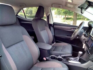 2019 Toyota Corolla LE — photo 19