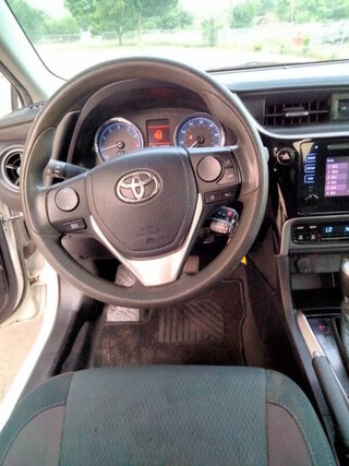 2019 Toyota Corolla LE — photo 13