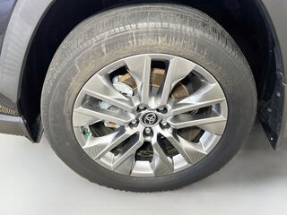 2025 Toyota Rav4 XLE Premium — photo 11