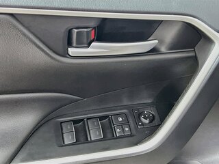 2025 Toyota Rav4 XLE Premium — photo 14
