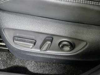 2025 Toyota Rav4 XLE Premium — photo 12