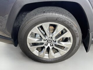 2025 Toyota Rav4 XLE Premium — photo 11