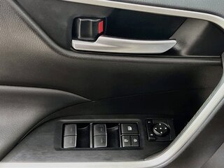 2025 Toyota Rav4 XLE Premium — photo 14