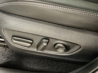 2025 Toyota Rav4 XLE Premium — photo 13