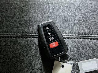 2025 Toyota Rav4 XLE Premium — photo 33