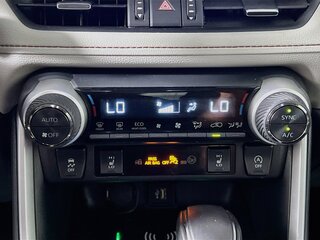 2025 Toyota Rav4 XLE Premium — photo 23