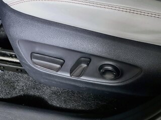 2025 Toyota Rav4 XLE Premium — photo 13