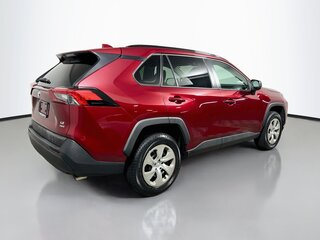 2021 Toyota Rav4 LE — photo 3