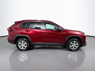 2021 Toyota Rav4 LE — photo 2