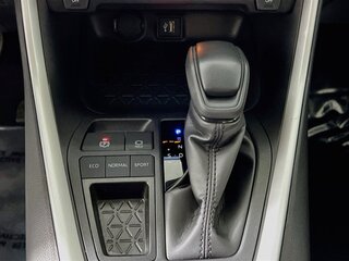 2025 Toyota Rav4 LE — photo 20