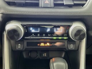 2025 Toyota Rav4 LE — photo 22