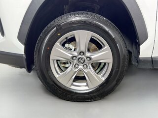 2025 Toyota Rav4 XLE — photo 11
