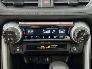 2025 Toyota Rav4 XLE — photo 23