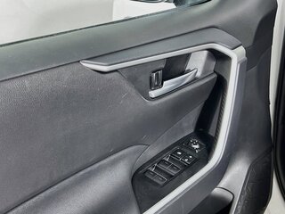 2025 Toyota Rav4 XLE — photo 14