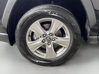 2025 Toyota Rav4 XLE — photo 10