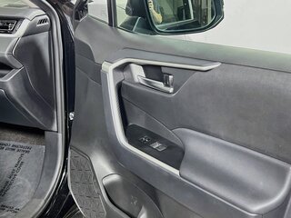 2025 Toyota Rav4 XLE — photo 28