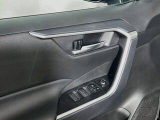 2025 Toyota Rav4 XLE — photo 13