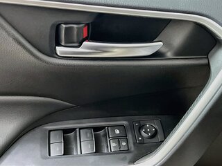 2025 Toyota Rav4 XLE — photo 14