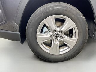 2025 Toyota Rav4 XLE — photo 11