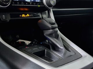 2025 Toyota Rav4 XLE — photo 21