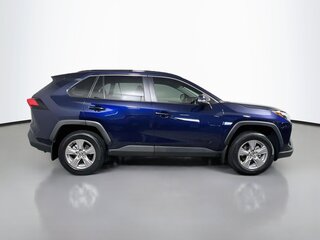 2025 Toyota Rav4 XLE — photo 2