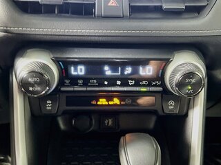 2025 Toyota Rav4 XLE — photo 23
