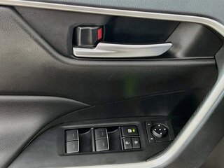 2025 Toyota Rav4 XLE — photo 14