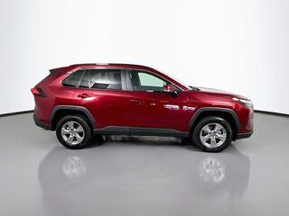 2025 Toyota Rav4 XLE — photo 2