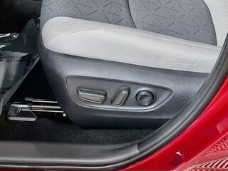 2025 Toyota Rav4 XLE — photo 13