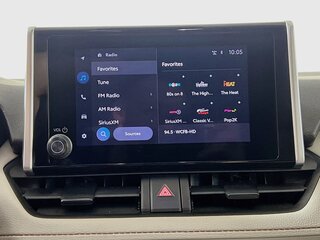 2025 Toyota Rav4 XLE — photo 24