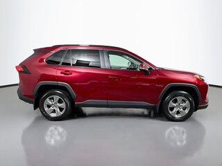 2025 Toyota Rav4 XLE — photo 2
