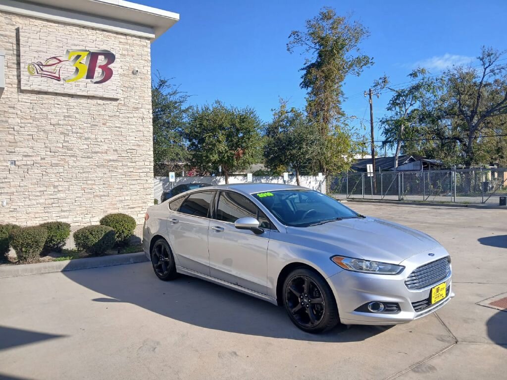 Ford Fusion S 2016